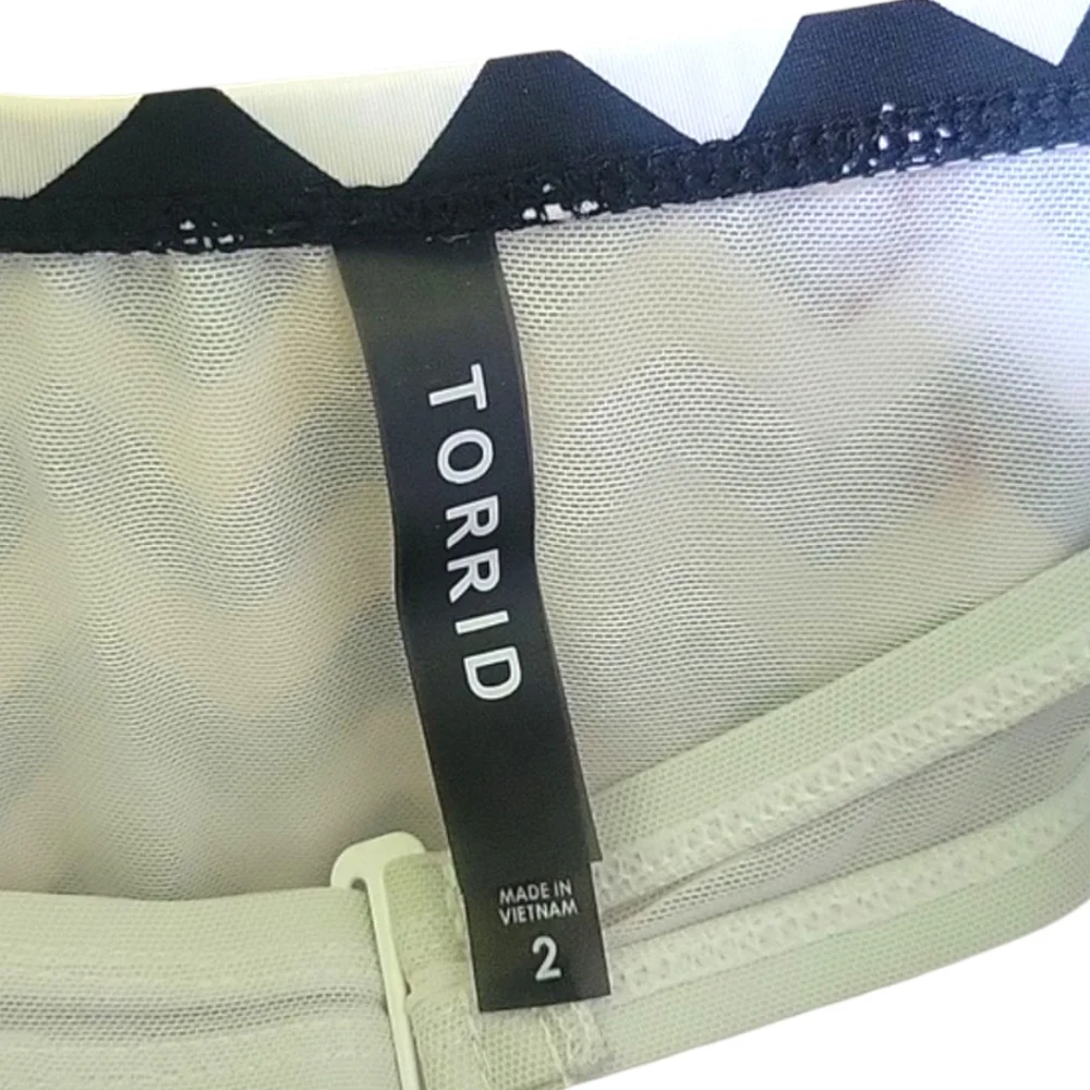 Torrid Cream and Black 1 Piece Swimsuit w Underwire & Padded Bust - Size 2 - Picture 4 of 10